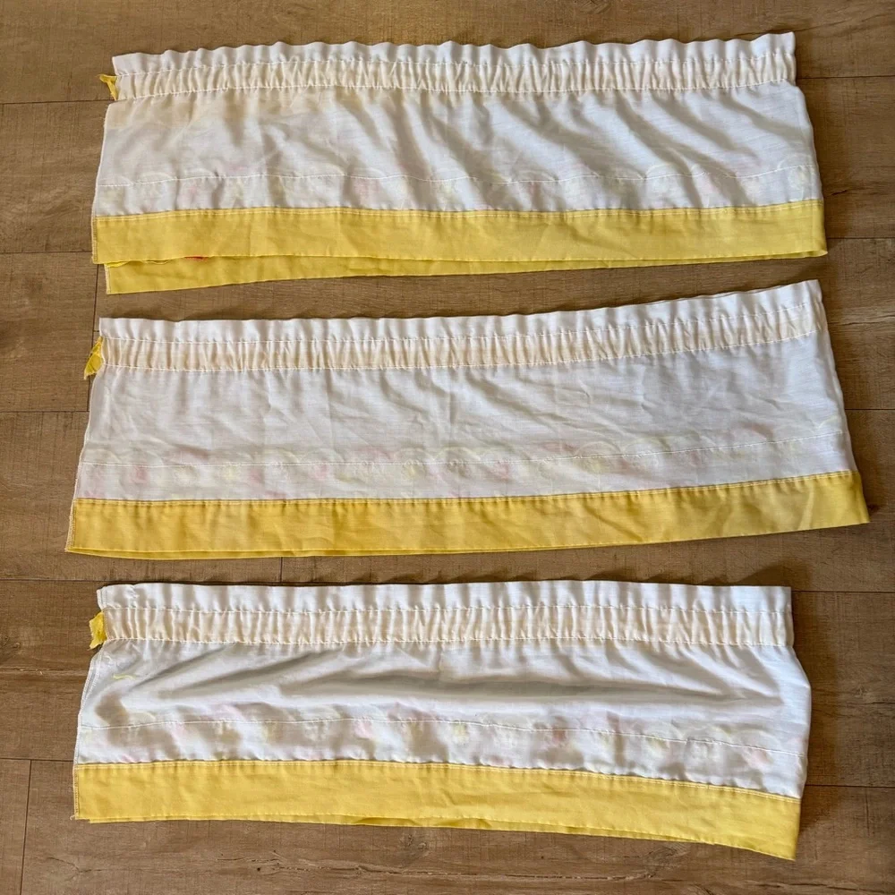 VTG set Of 4 White yellow Floral Embroidered Window 3 Valences 1 Curtain Panel